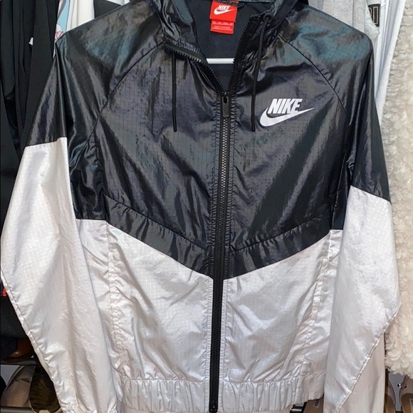 Nike windbreaker jacket - Picture 2 of 4